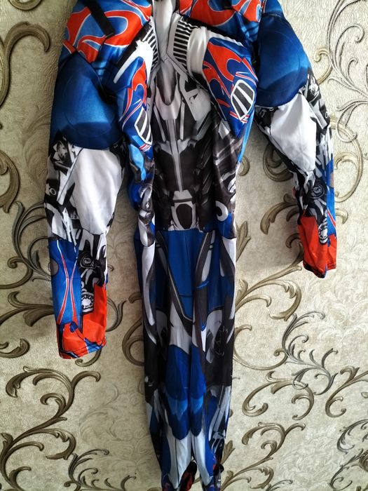 Продам костюм Трансформера