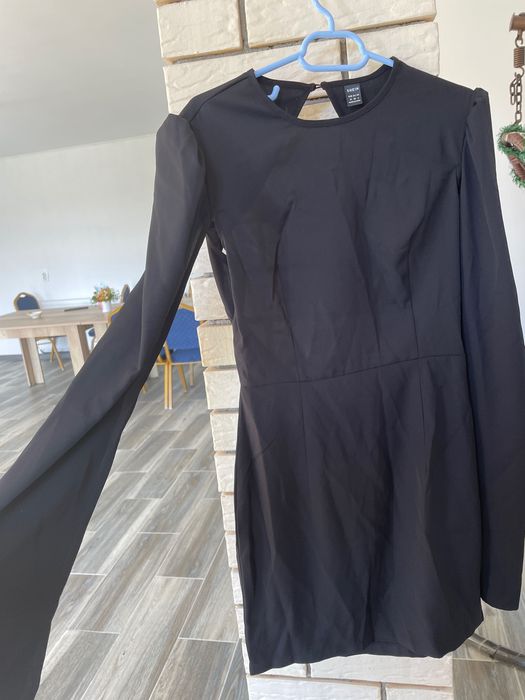 Rochie neagră, cu spatele gol