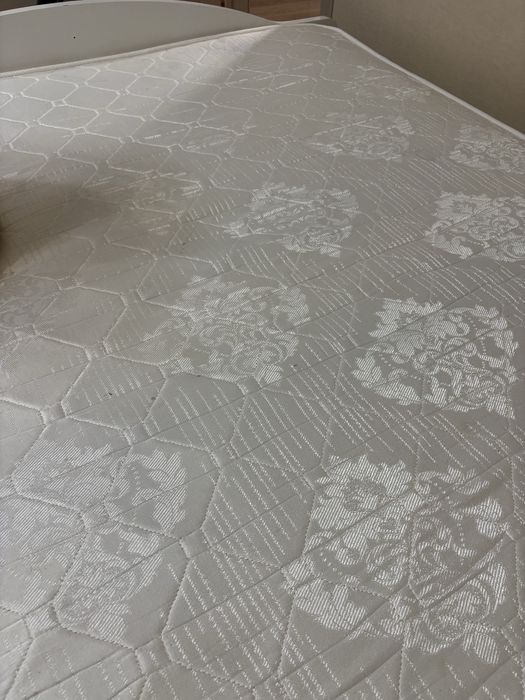 Продается двуспальная кровать