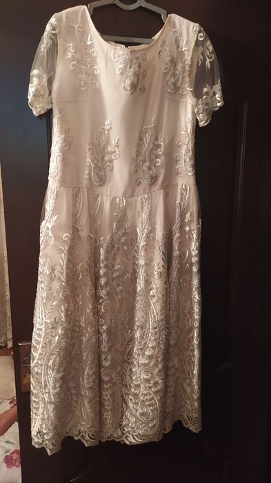 Продаю вечернее платье все по 200000