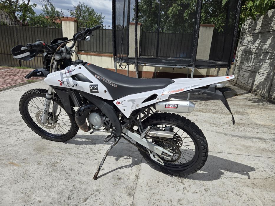 Cross Enduro  ( dimensiuni  mari ) am acte si carte de conformitate minarelli am6