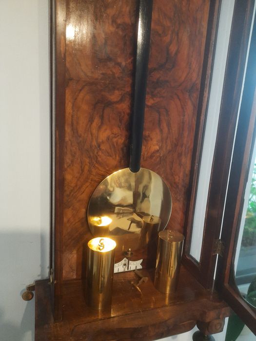 Ceas de perete Vienna , 1870, furnir rădăcină  nuc