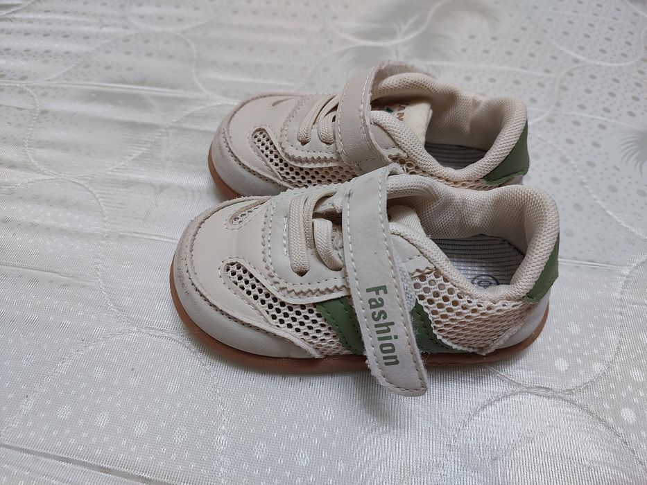 Продам детскую обувь