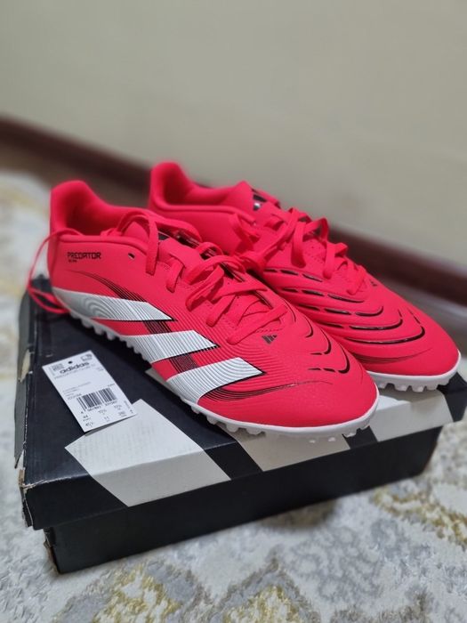 Yangi Adidas Predator Club TF
