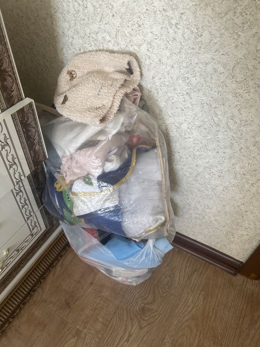 Отдам пакет вещей