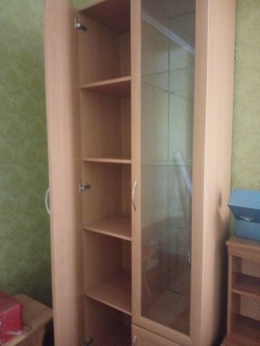 СРОЧНО! Продам шкафы и тумбочку