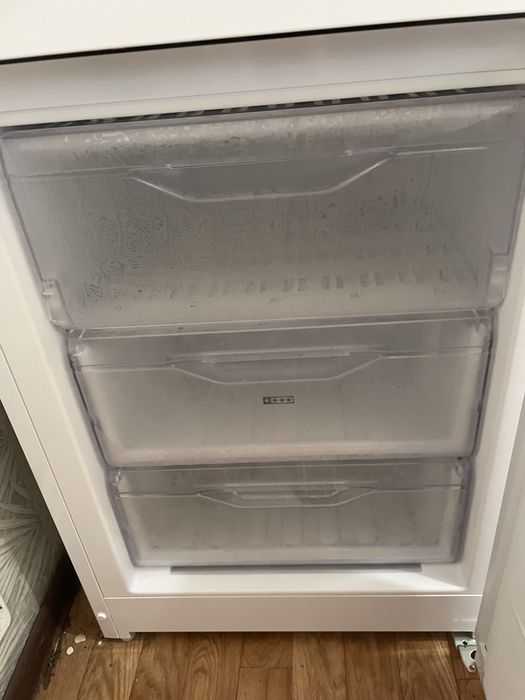 продам холодильник Indesit