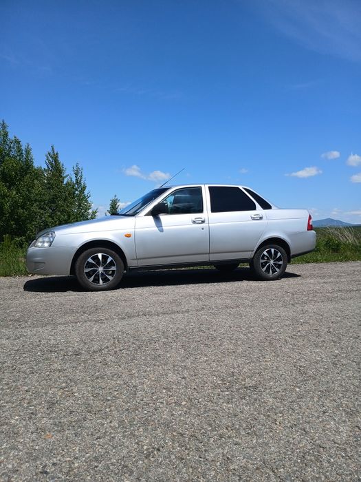 Продам приору седан