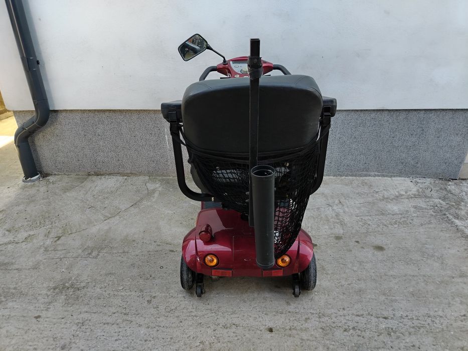 Cărucior scuter electric persoane cu dizabilități