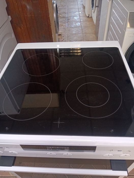 Свободно стояща печка с керамичен плот Сименс Siemens 2години гаранция