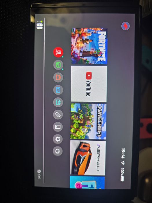 Nintendo Switch OLED конзолата е в отлично състояние, като нова.