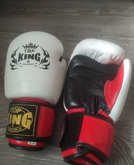 Перчатки боксерские.