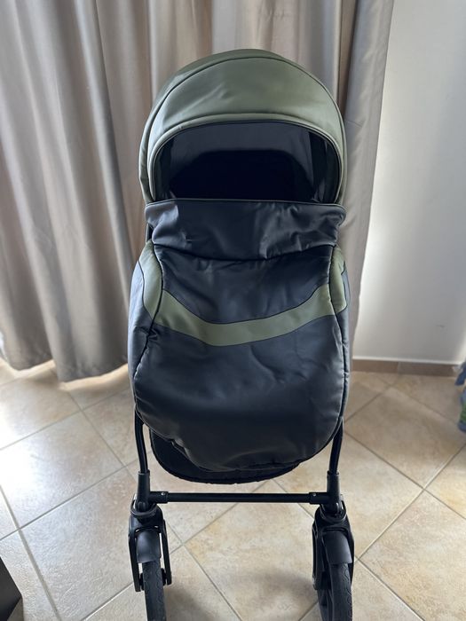 Количка за бебе.