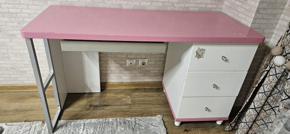 Стол для девочек