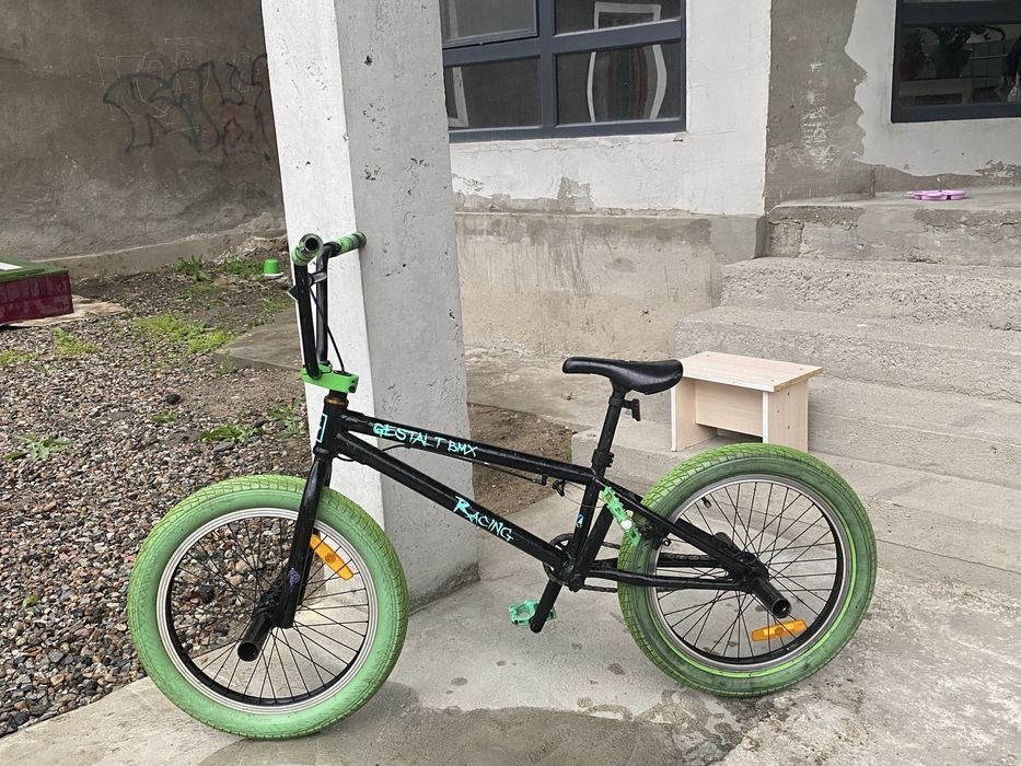 BMX зеленого цвета