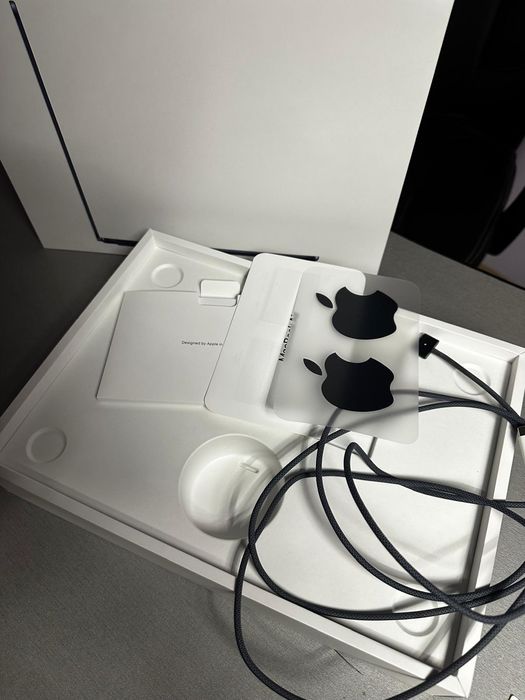 Macbook Air 13.6-inch M2 chip