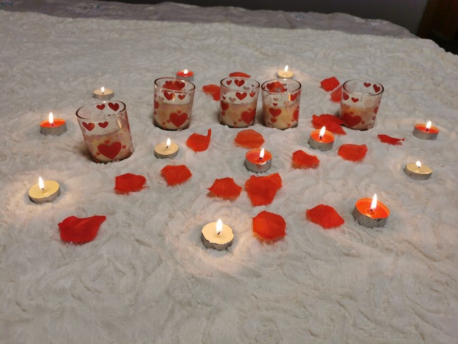 Свещи, балони, надписи