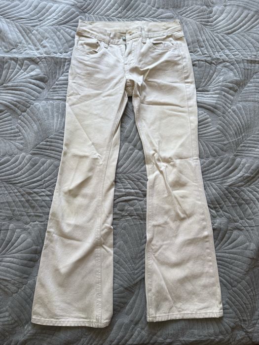 Светло-бежевые джинсы клеш женские