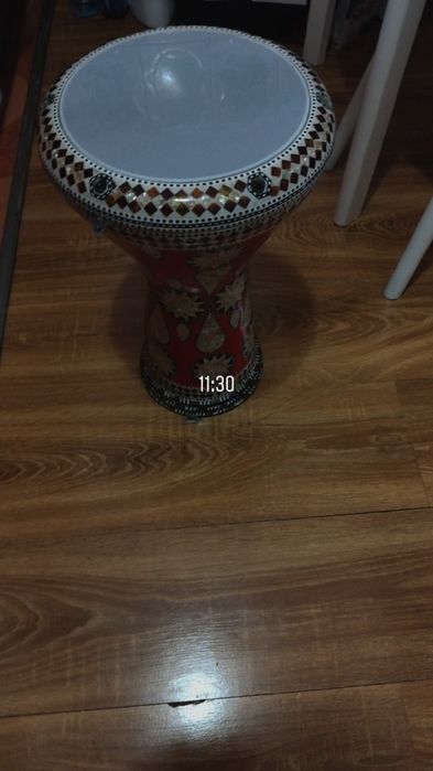 Vând Tarabană Meinl in stare buna cu urme de folosire și ciobita puțin jos este o tarabana care scoate un sunet foarte frumos și clar