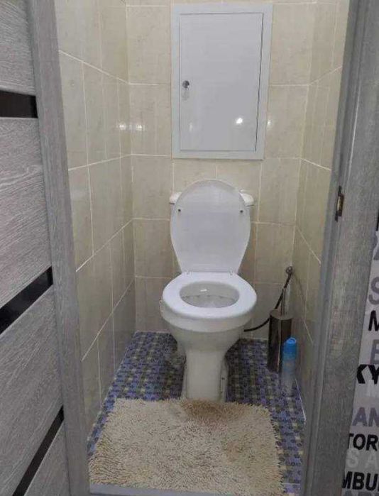 Чиланзар 3 квартал
 1-комнатная переделанная в 2- комнатную, 2 -этаж,