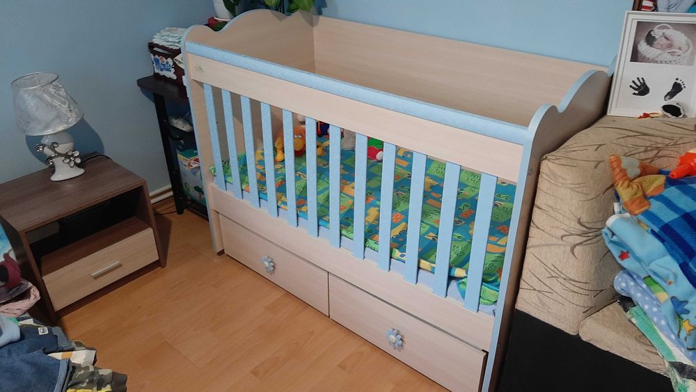 Продавам детско легло