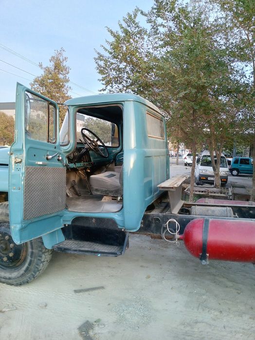 Грузовой самосвал Зил 130