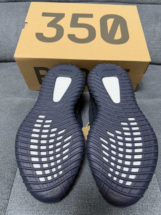 Yeezy Boost 350v2 Onyx