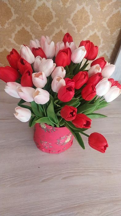 Lola guli qizil,oq,pushti