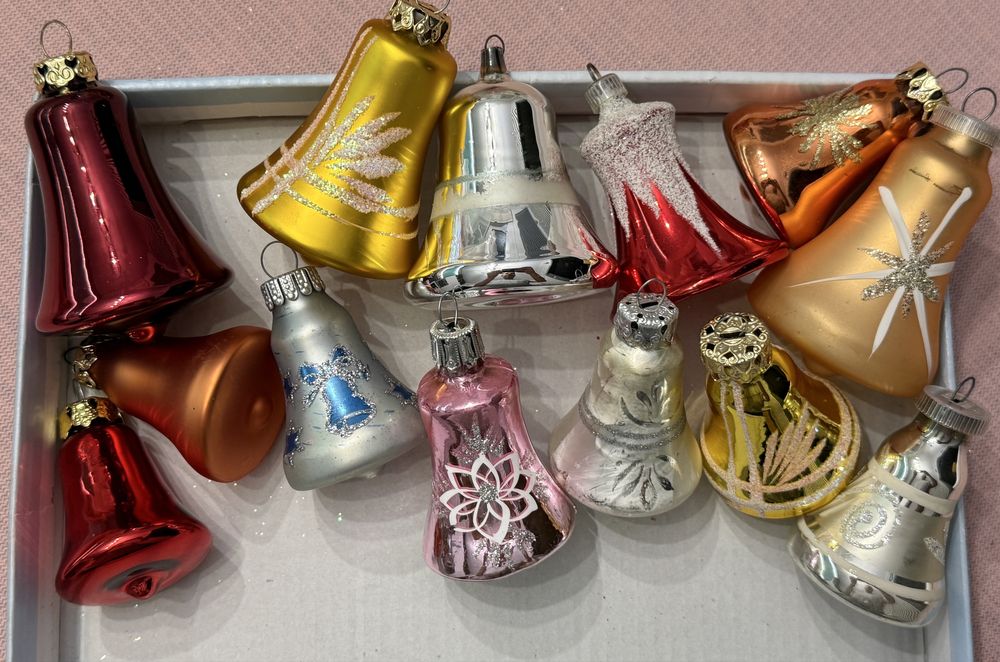 Globuri vechi pentru pomul de Crăciun