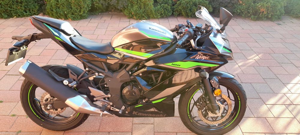 Vând motocicletă Kawasaki Ninja 125 model 2024
