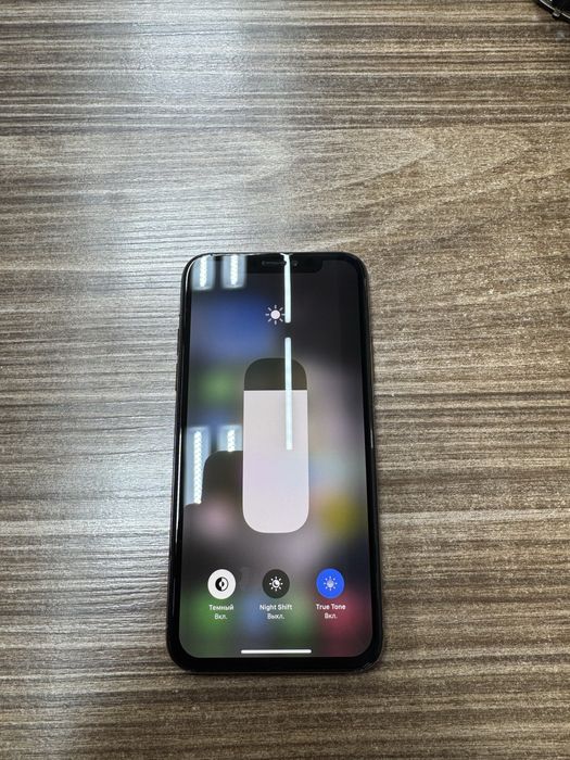 Айфон XS.        .