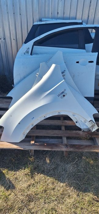 Aripa fata stanga dreapta alb Nissan Qashqai j10 2010-2013  facelift