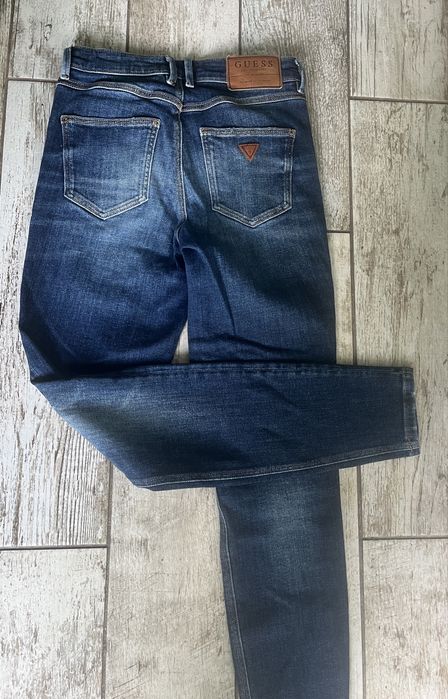 2бр Дамски скини дънки Guess 25 н