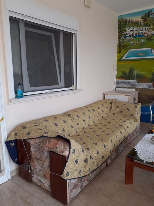 Сграда с три самостоятелни апартамента