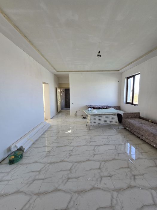 3-этажли здания и ховли сотилмокда йул усти Трикотажка перекрёсток ул