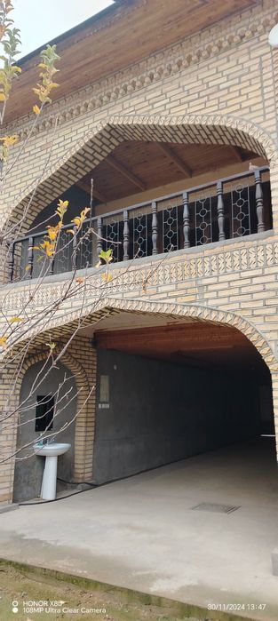 Уй отилади, икки кават, хамма шароитлари бор, газ свет, сув, канализац