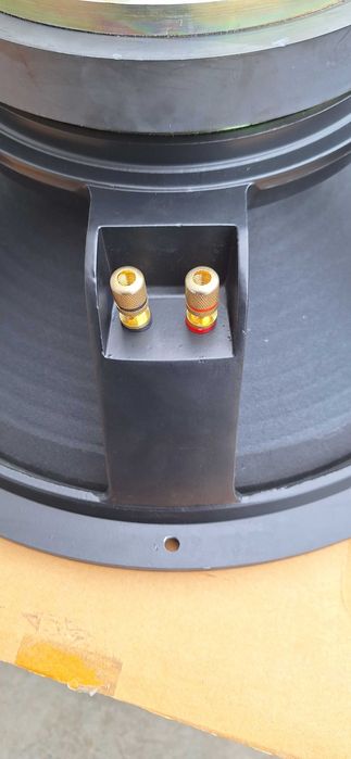 2 броя бас каси 18 инча 600w 4 ома  шперплат