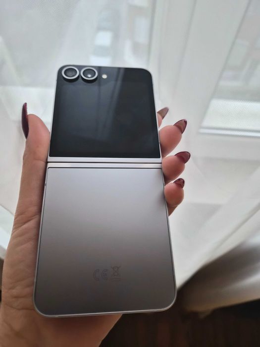 Телефон Samsung Flip 6