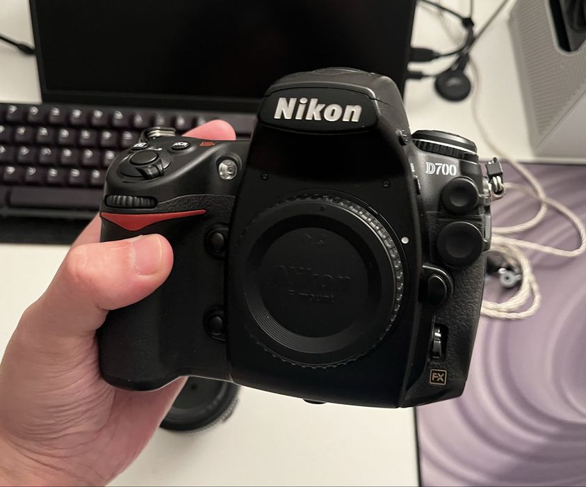 Продам фотоаппарат полный кадр Nikon D700