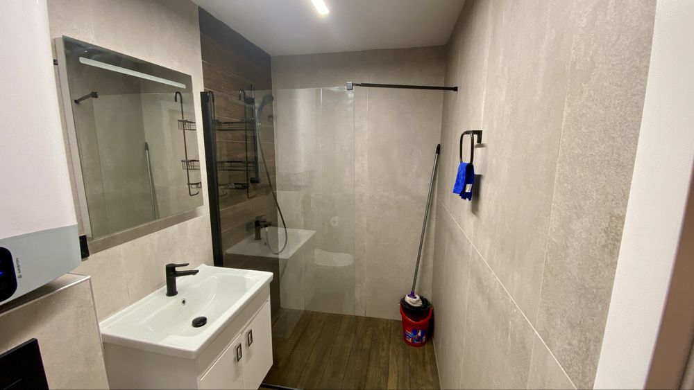 Продавам шкаф и мивка мофел - този от снимките. Налични 2 броя