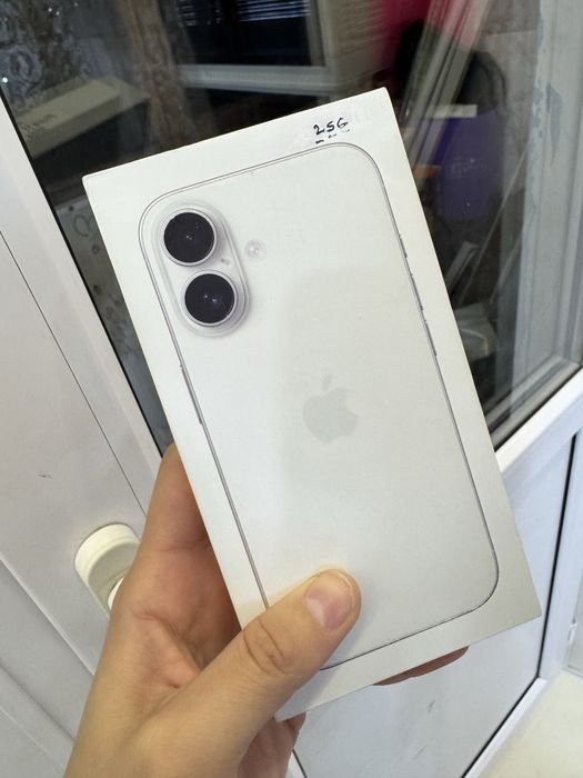Сматрфон iPhone 16