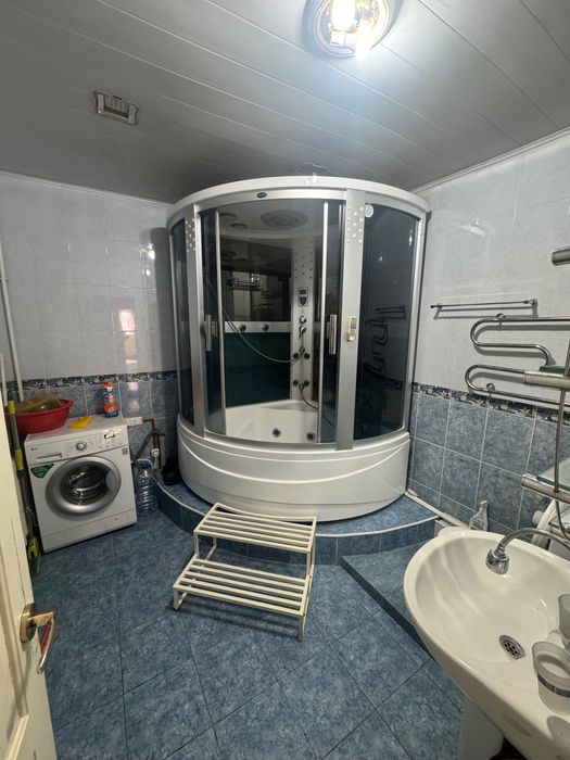 Своя квартира (4/4/12) в банковском доме напротив Гламур на Нукусской