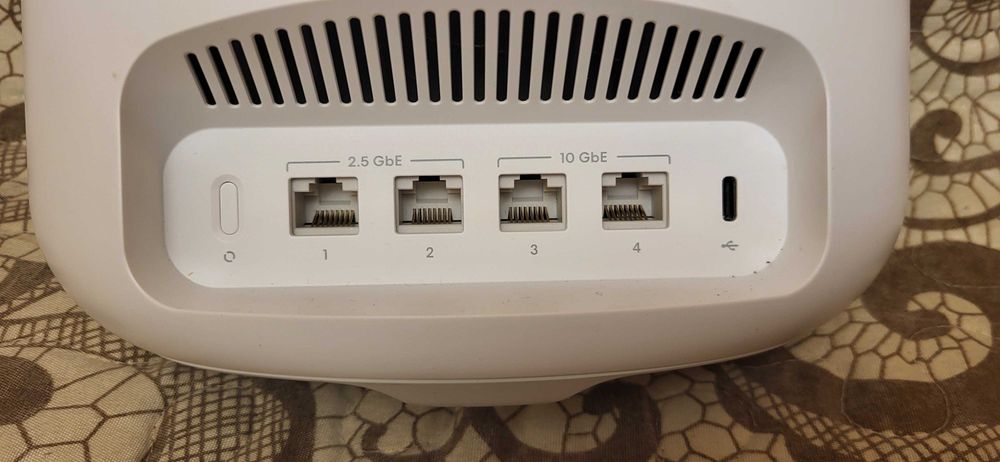 Router WiFi Amazon EERO Max 7 Mesh, 10 Gbps Ethernet, Acoperire de pana la 230 m2 conexiuni la peste 250 de dispozitive ,Ultima genatie