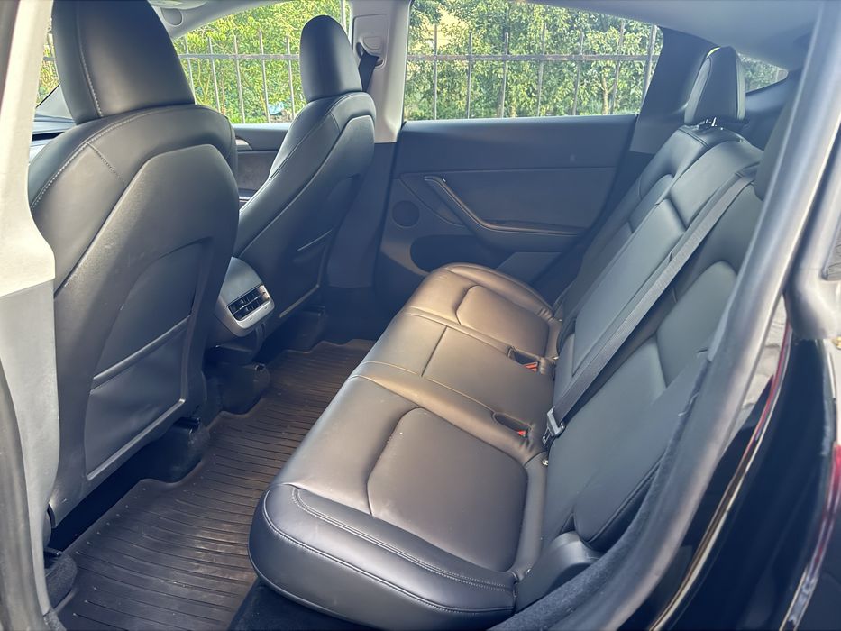 TESLA. Y an 2023, RWD