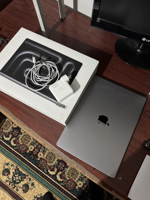 Macbook pro m3 почти новый