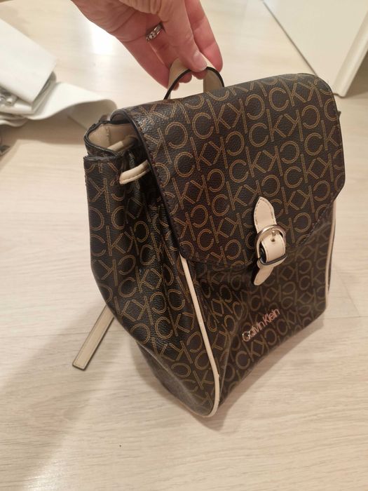 rucsac Calvin Klein + 3 genți cadou(Guess, pierre cardin, celine)