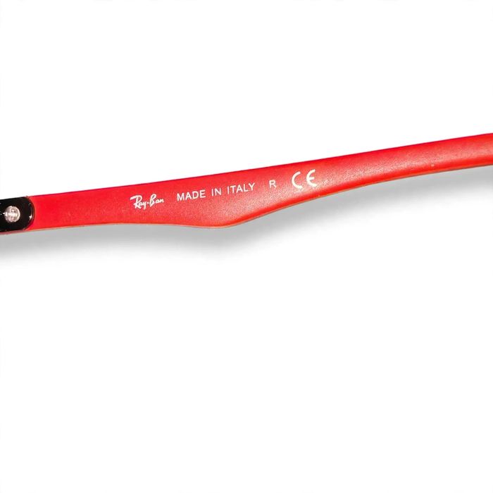 Ray-Ban Scuderia Ferrari RB8313-M F009/6G - Original, Made in Italy
Mărime 61-13-140