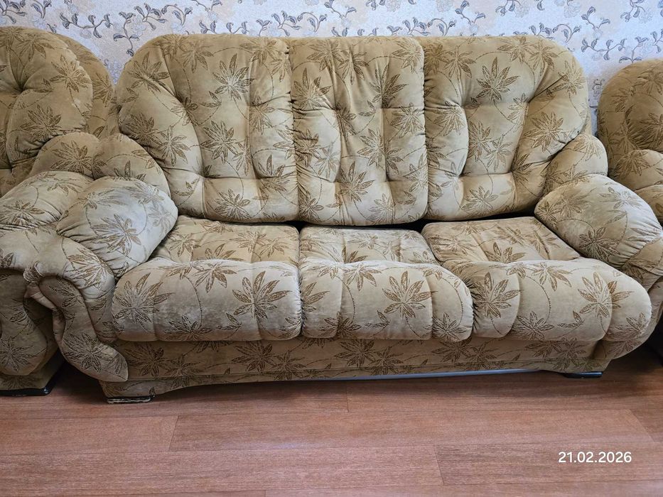 Диван и два кресла