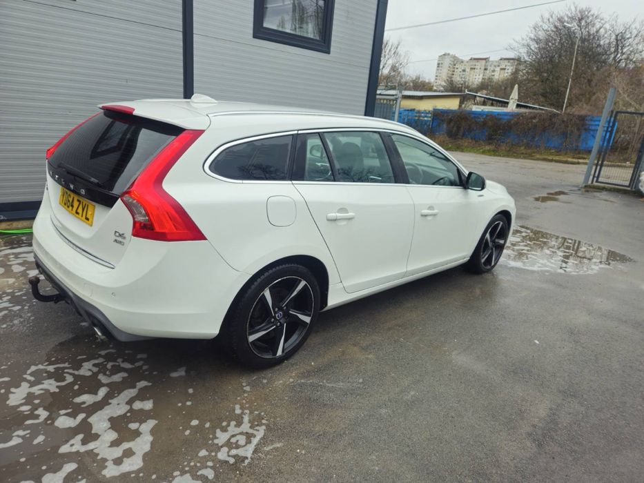 Volvo V60 R-Design D6  215 PHEV AWD на части