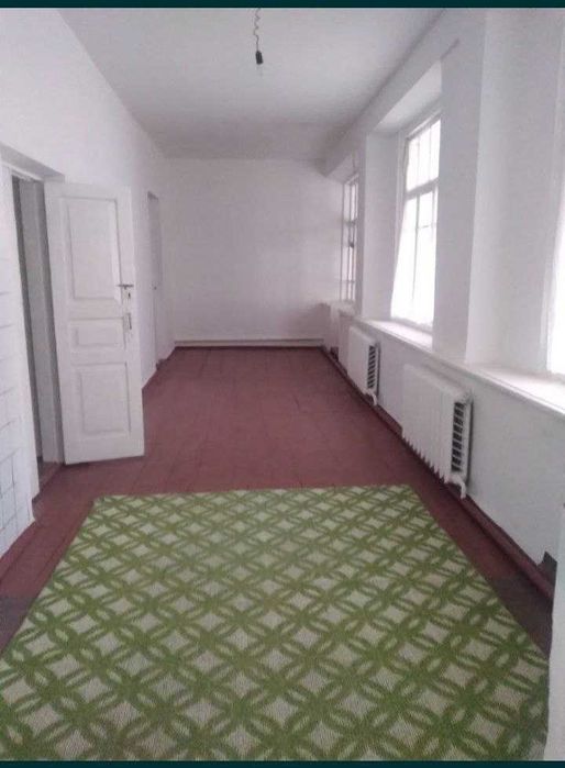 Хазора томонида жойлашган 10 хонали ховли сотувда